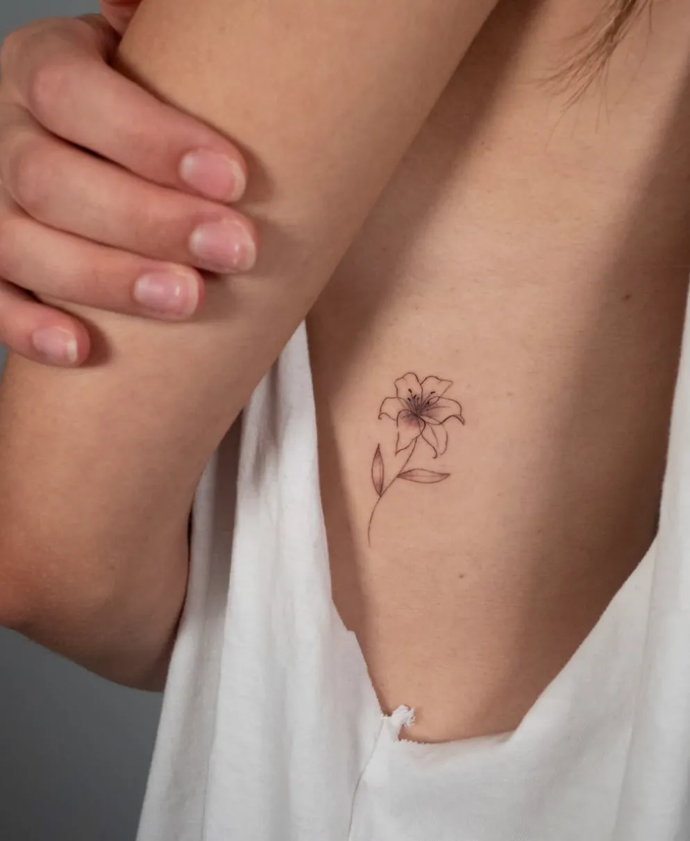 Tatuaje de estilo fine line