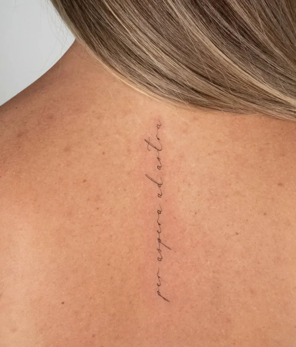 Tatuaje de estilo fine line