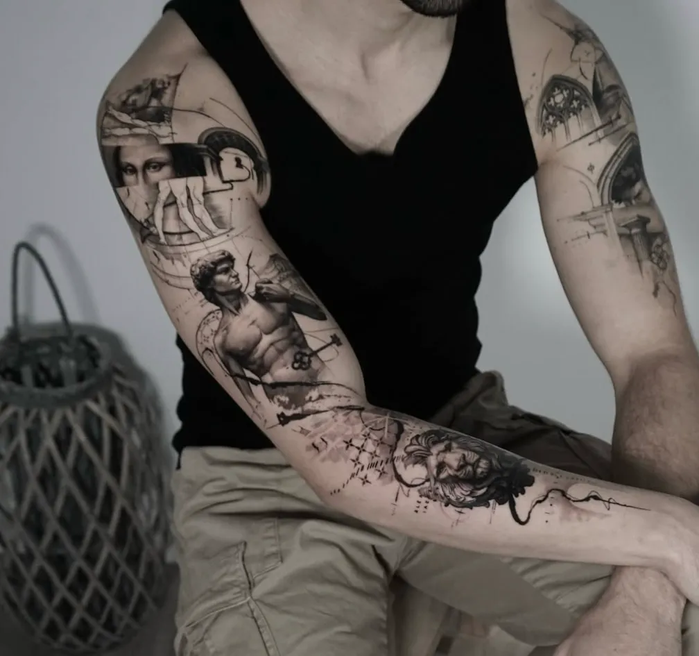 Tatuaje de estilo microrealismo compositivo